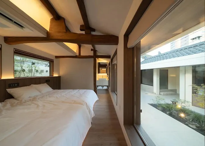 Sagyewon - Jongno Private House With 3 Rooms, 2 Bathrooms, Yard And Jacuzzi Seoul