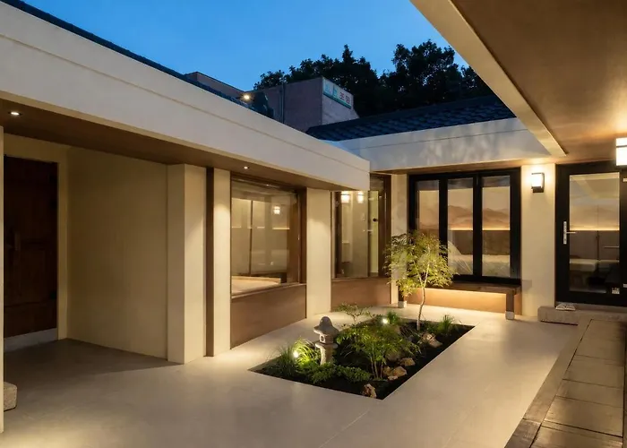 Sagyewon - Jongno Private House With 3 Rooms, 2 Bathrooms, Yard And Jacuzzi Holiday home
