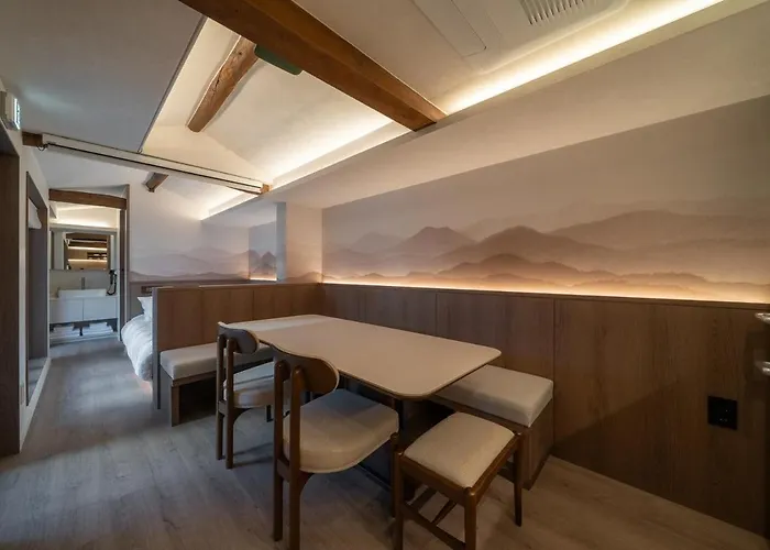 Sagyewon - Jongno Private House With 3 Rooms, 2 Bathrooms, Yard And Jacuzzi * Seoul