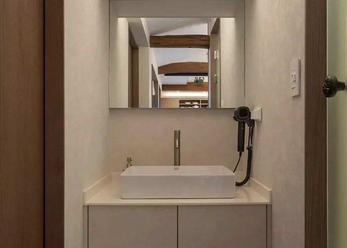 Sagyewon - Jongno Private House With 3 Rooms, 2 Bathrooms, Yard And Jacuzzi Seoul