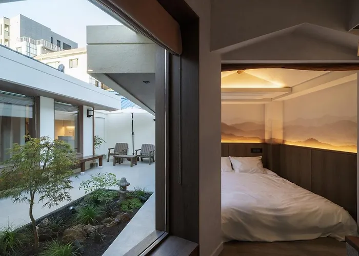 Holiday home Sagyewon - Jongno Private House With 3 Rooms, 2 Bathrooms, Yard And Jacuzzi *